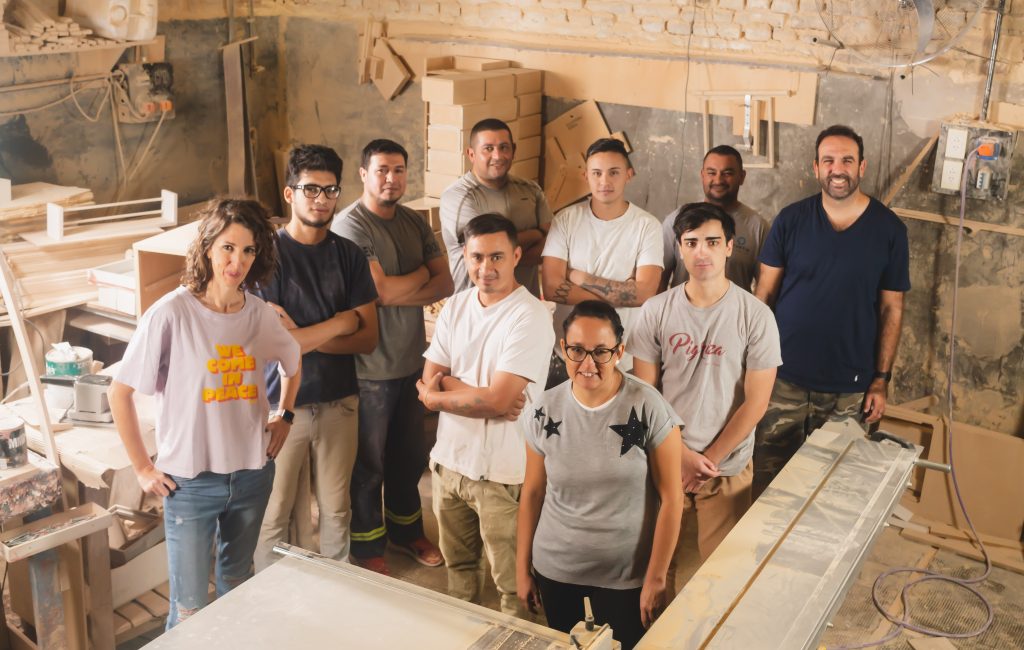 El equipo de Gusanito reunido en su taller